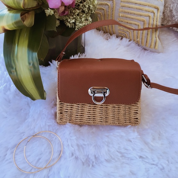 MischkaPu Handbags - 💐LAST💐FAUX LEATHER STRAW BOX SHOULDER BAG
